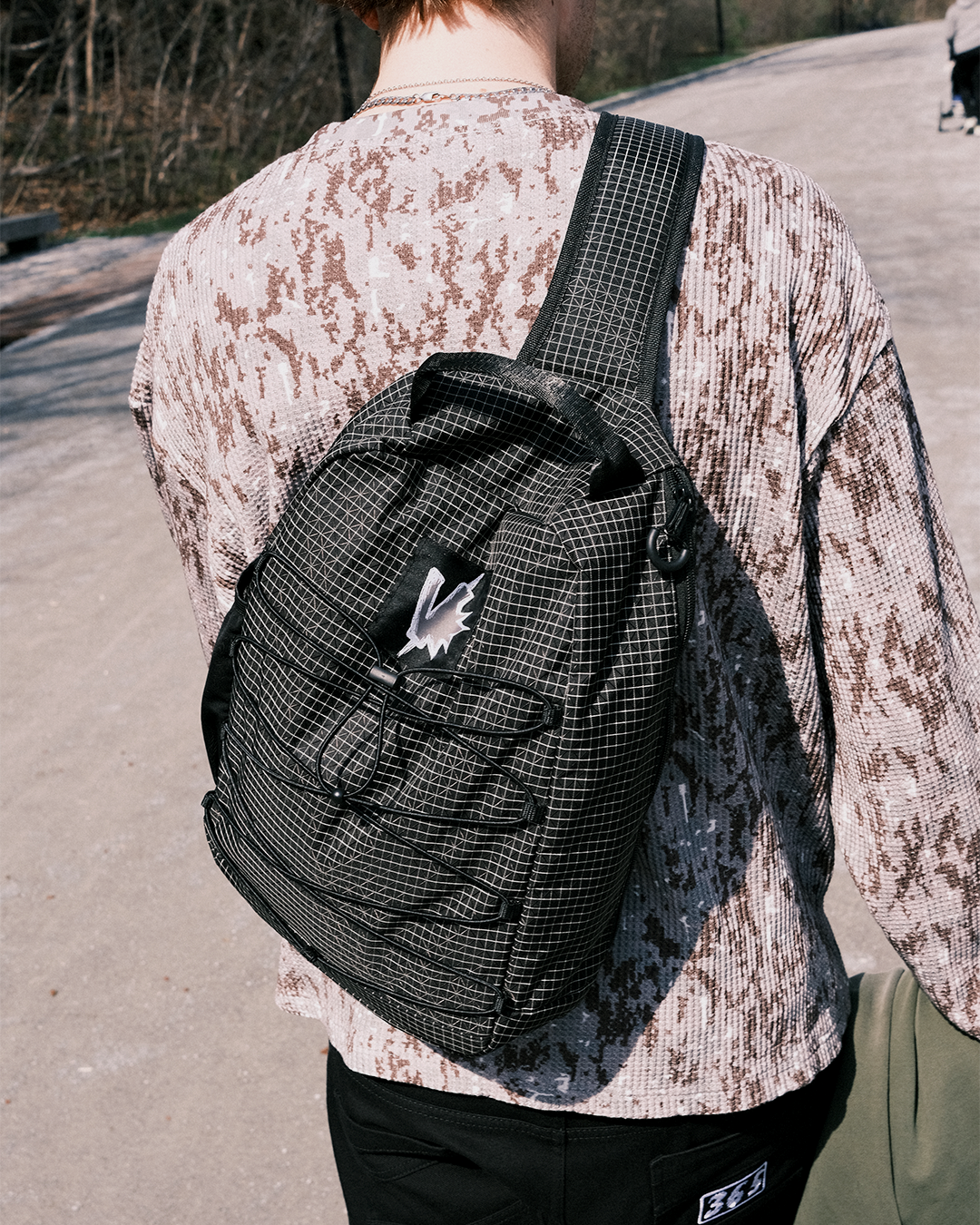 all day sling bag (black)