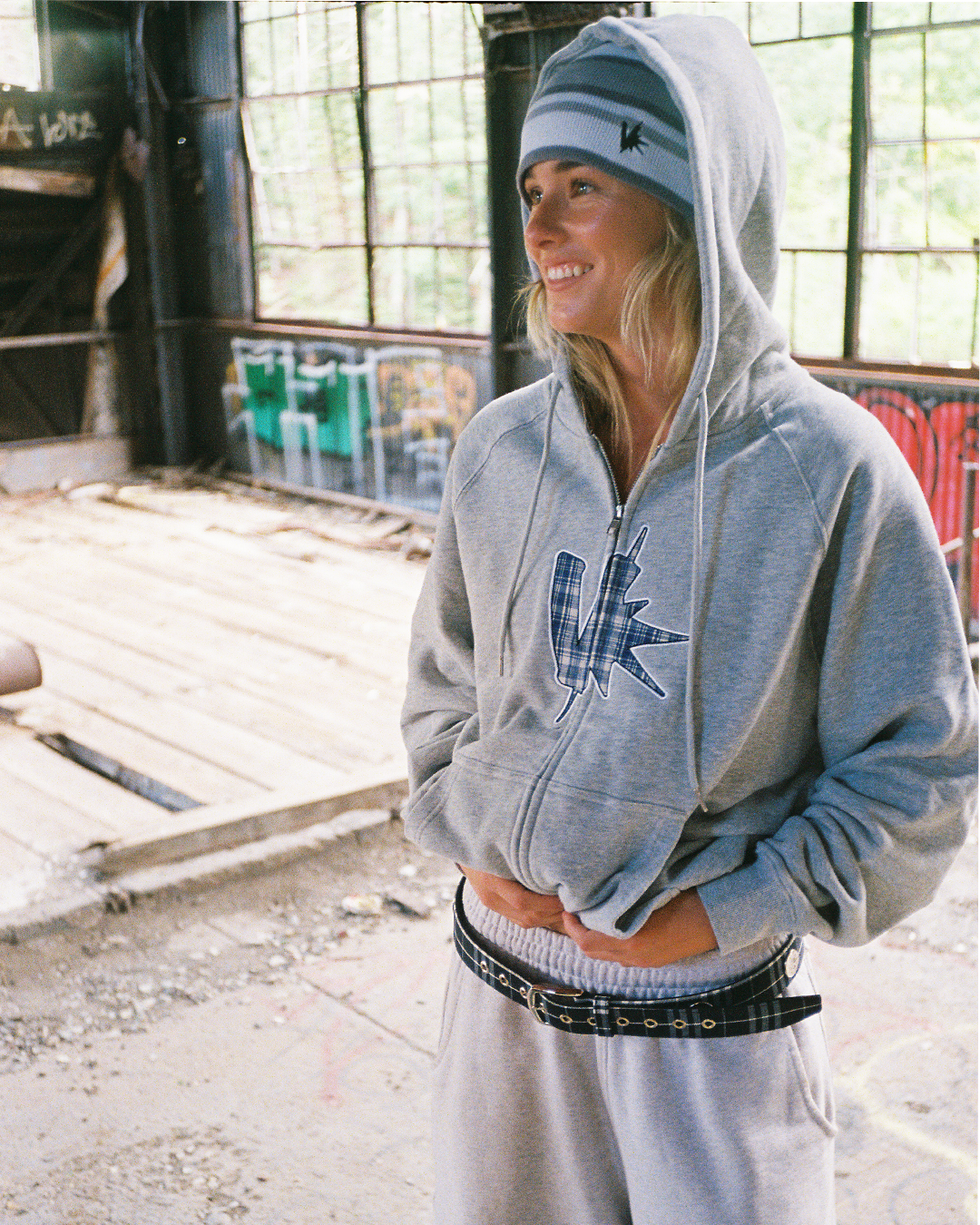 applique hoodie (grey/blue)