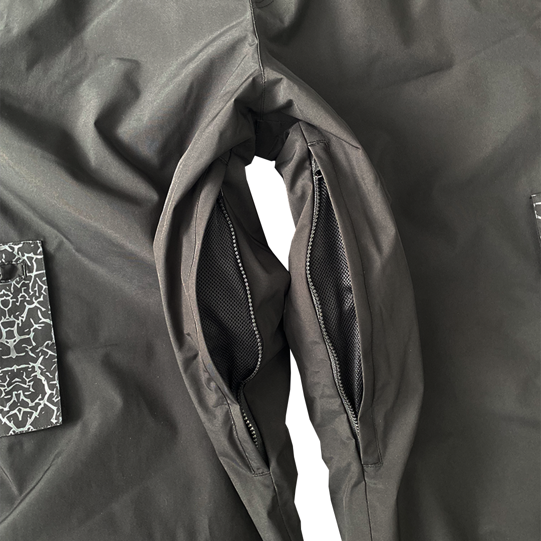 V's (black)